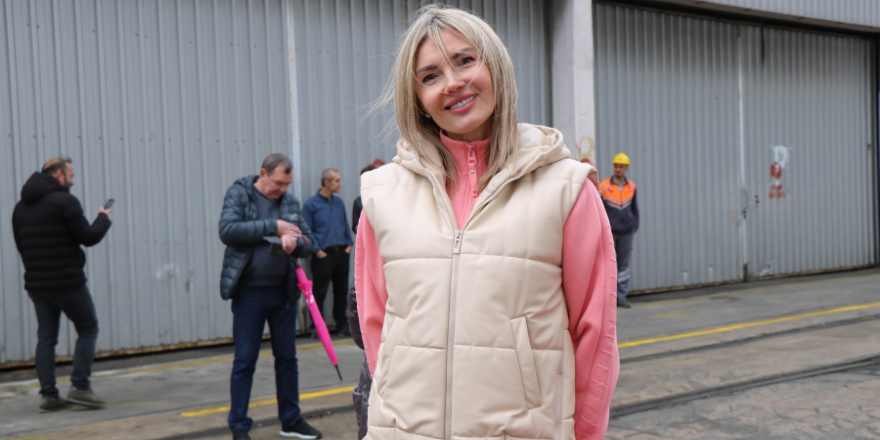 bin-280-rus-turist-ve-personeli-tasiyan-kruvaziyer-samsunda-cicek-ve-kirmizi-hali-ile-karsilandi-004.png