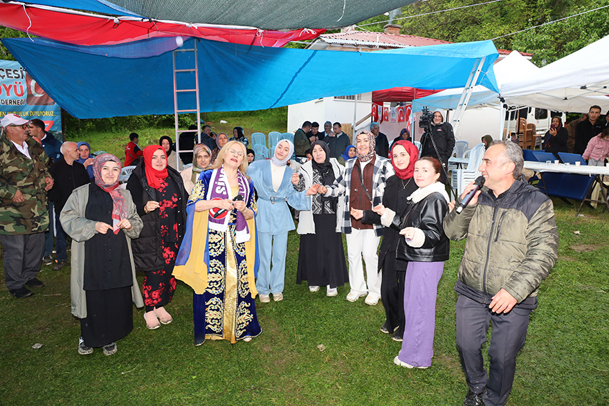 buyukdagda-yagmura-ragmen-festival-coskusu-2.jpg