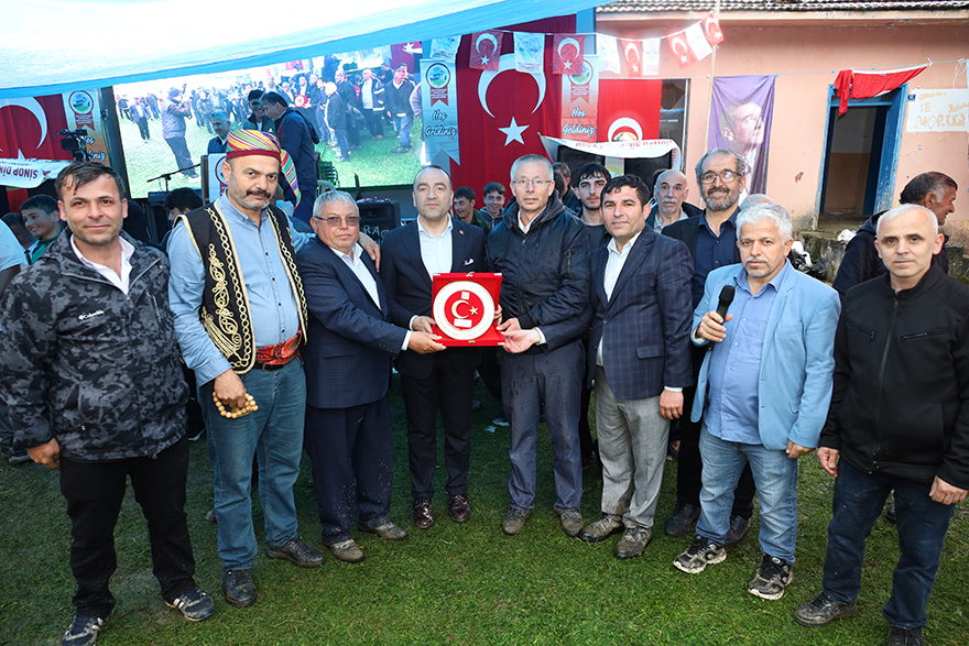 buyukdagda-yagmura-ragmen-festival-coskusu-4.jpg