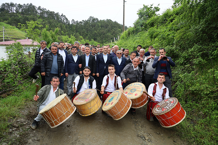 buyukdagda-yagmura-ragmen-festival-coskusu-5.jpg