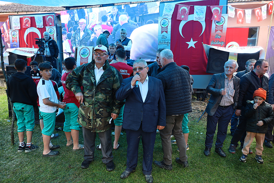 buyukdagda-yagmura-ragmen-festival-coskusu-buyukdag-muhtari-001.jpg
