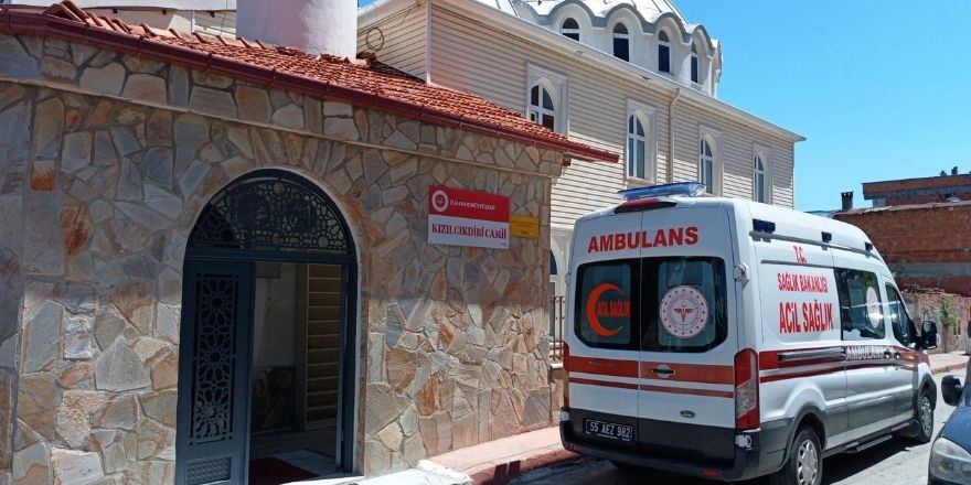 camide-sizan-adami-cemaat-uyandiramadi-saglik-ekipleri-devreye-girdi-2.jpg
