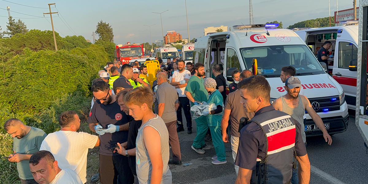 carsambada-yolcu-otobusu-devrildi-21-yarali-2.jpg