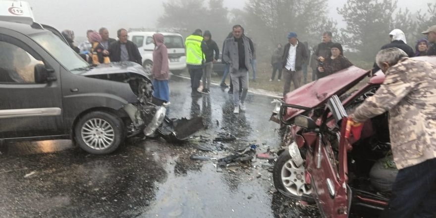 cenaze-donusu-alacam-kizlan-yolunda-feci-kaza-008.jpg