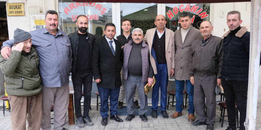 cetinkayalilar-muhtar-adayi-ahmet-erdemle-elele-gonul-gonule-oldular-004.png