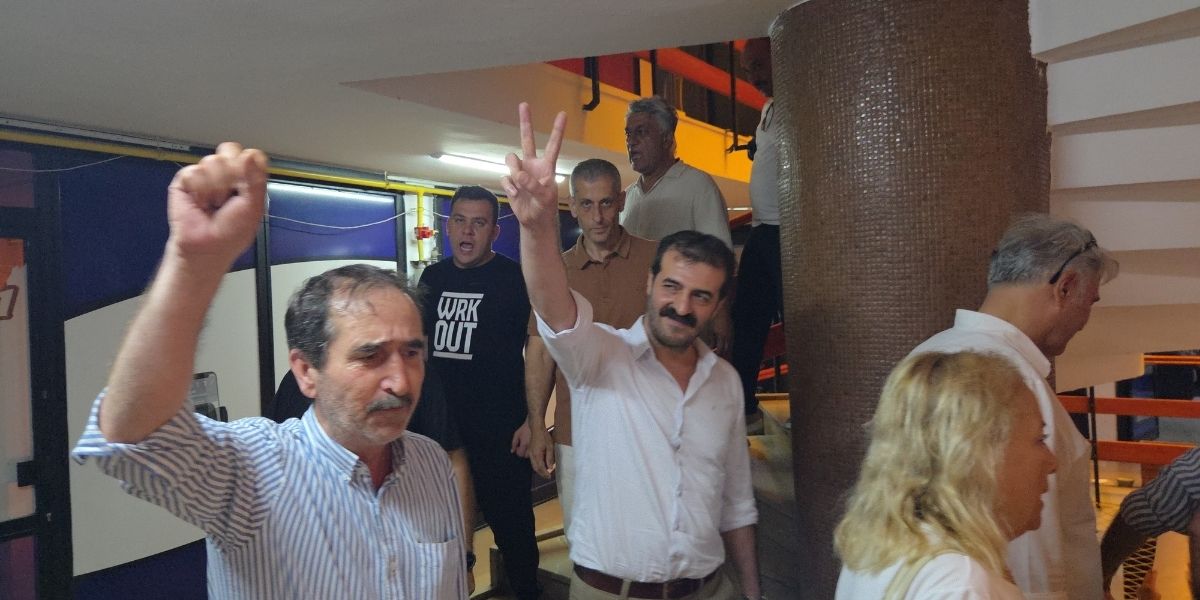 chp-samsunda-devir-krizi-ozdag-yonetimi-binayi-bosaltti-004.jpg