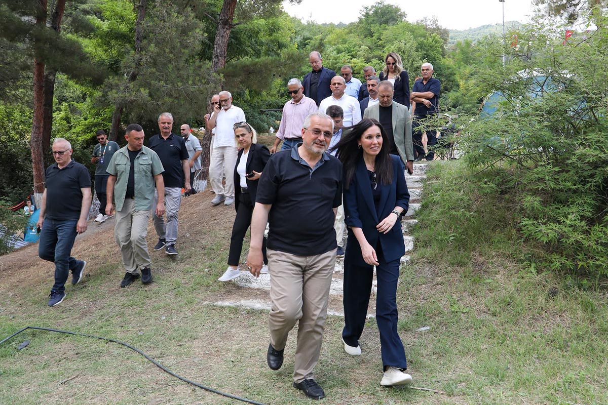 cigdem-karaaslan-kapikayafestte-vatandaslarla-bulustu4.jpg