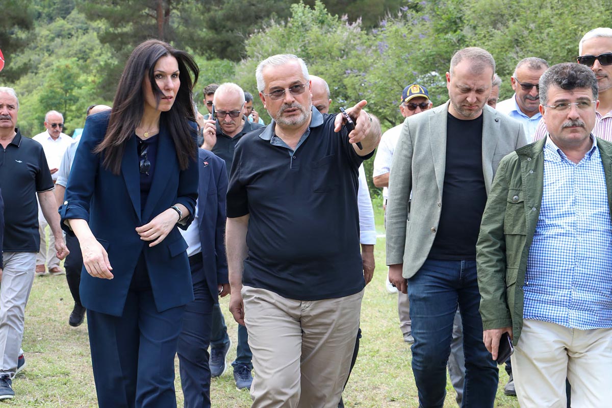 cigdem-karaaslan-kapikayafestte-vatandaslarla-bulustu6.jpg