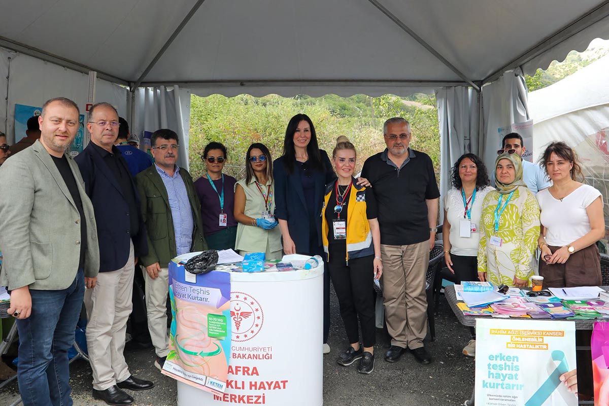 cigdem-karaaslan-kapikayafestte-vatandaslarla-bulustu9.jpg