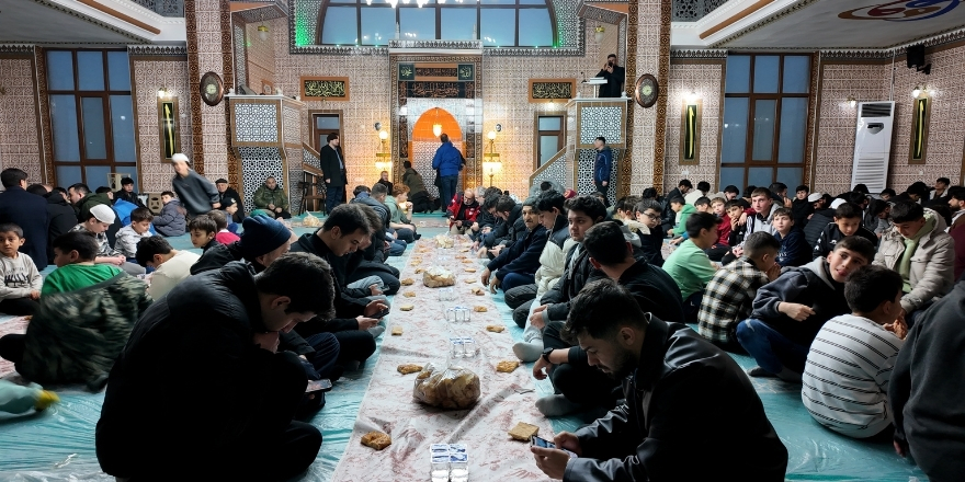 cinili-cami-iftar-003.jpg