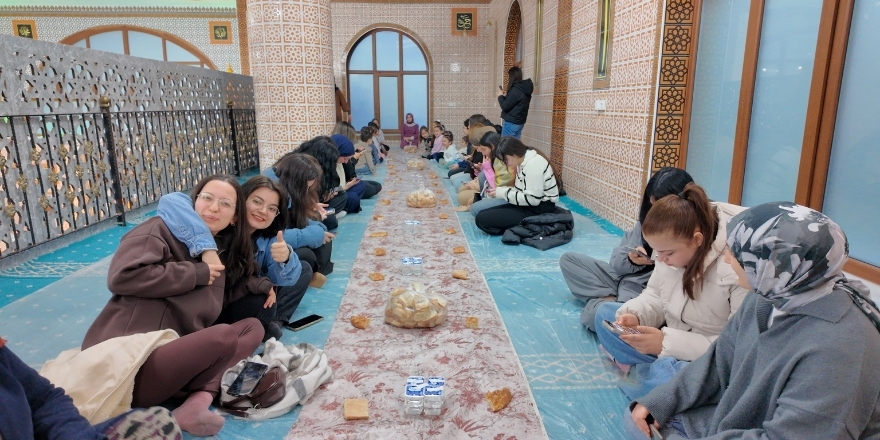 cinili-cami-iftar.jpg