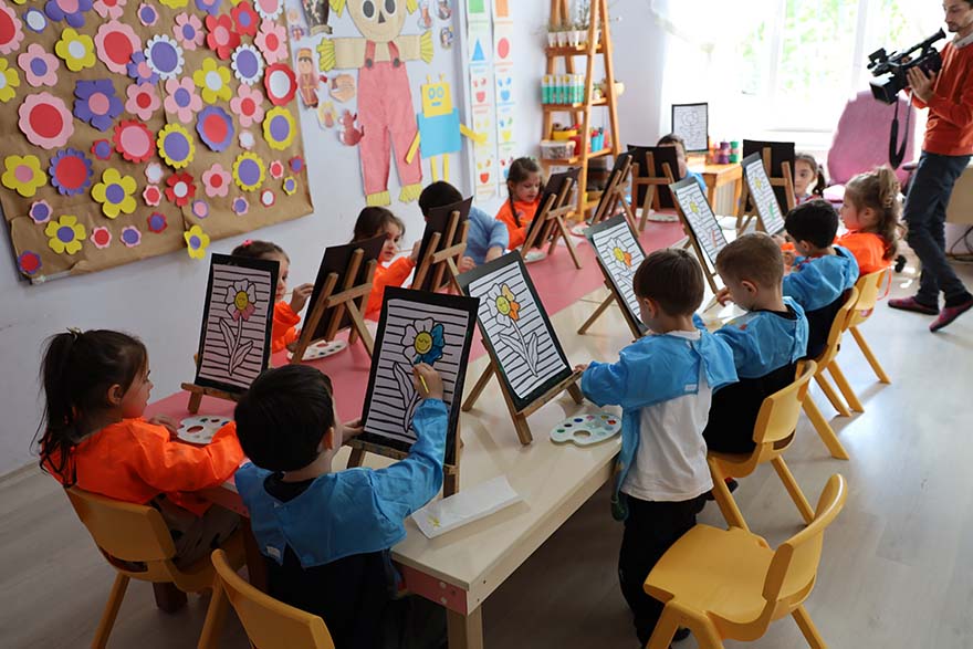 cocugunuzun-mutlulugu-bu-kapidan-basliyor-8.jpg