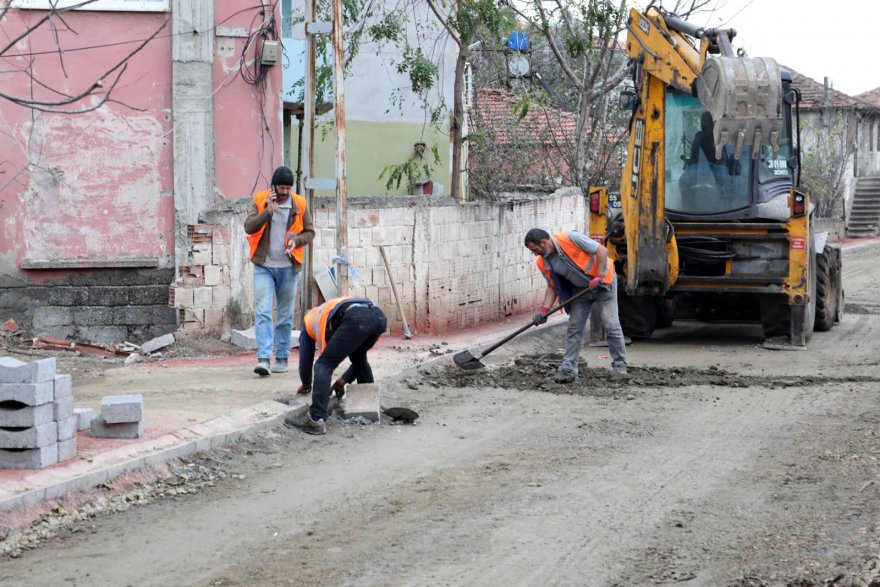 dededagi-mahallesi-de-beton-yola-kavusuyor-10.JPG