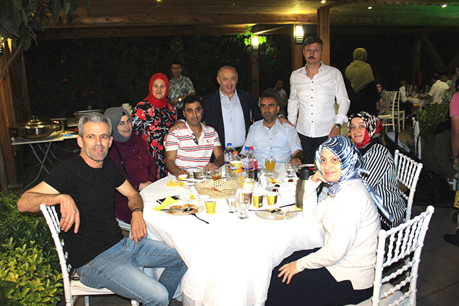 derler-koyu-istanbulda-iftarda-bir-araya-geldi-20.jpg