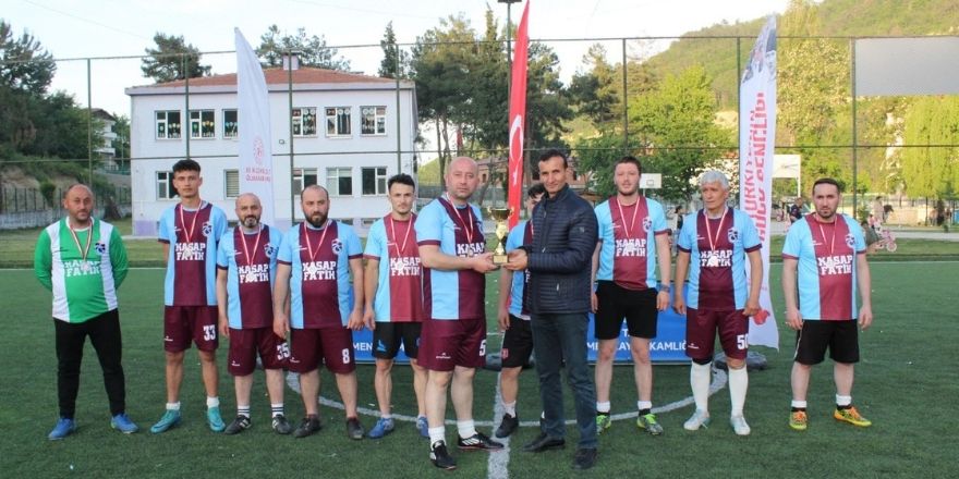 dikmende-futbol-coskusu-muftuluk-spor-turnuvanin-sampiyonu-oldu-002.jpg