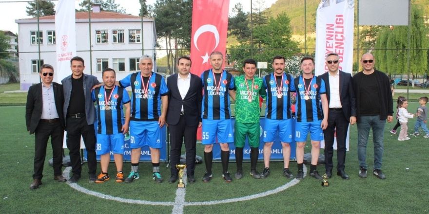 dikmende-futbol-coskusu-muftuluk-spor-turnuvanin-sampiyonu-oldu-004.jpg