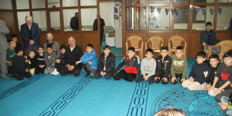 diyanet-genclik-merkezinde-rahmet-sofrasi-iftar-programi-duzenledi-13-001.png