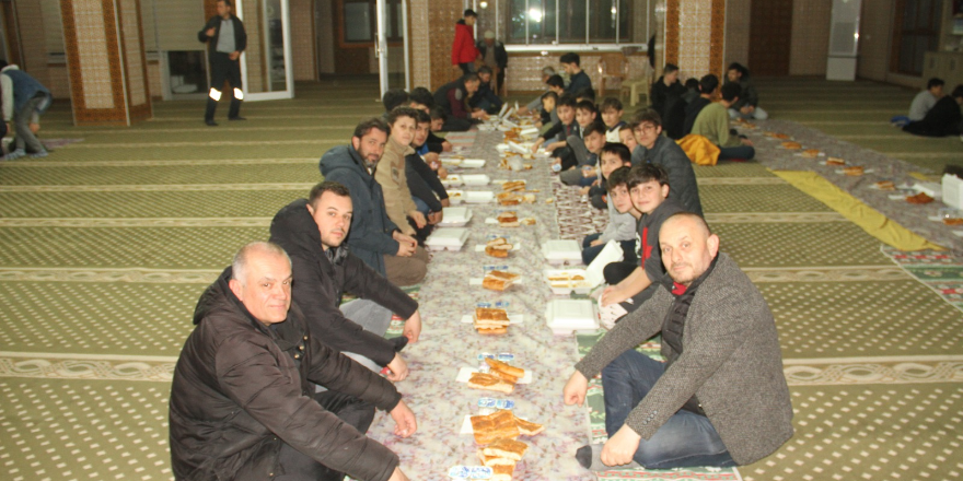 diyanet-genclik-merkezinde-rahmet-sofrasi-iftar-programi-duzenledi-4.png