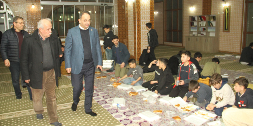 diyanet-genclik-merkezinde-rahmet-sofrasi-iftar-programi-duzenledi-5.png