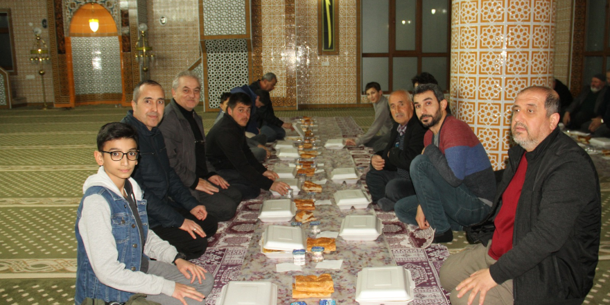 diyanet-genclik-merkezinde-rahmet-sofrasi-iftar-programi-duzenledi-8.png