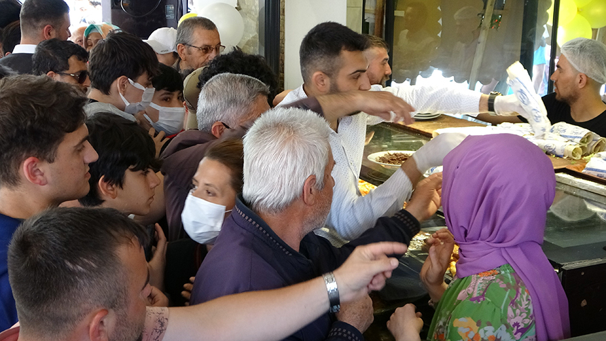 doner-1-tl-dedi-izdiham-olustu-1.jpg