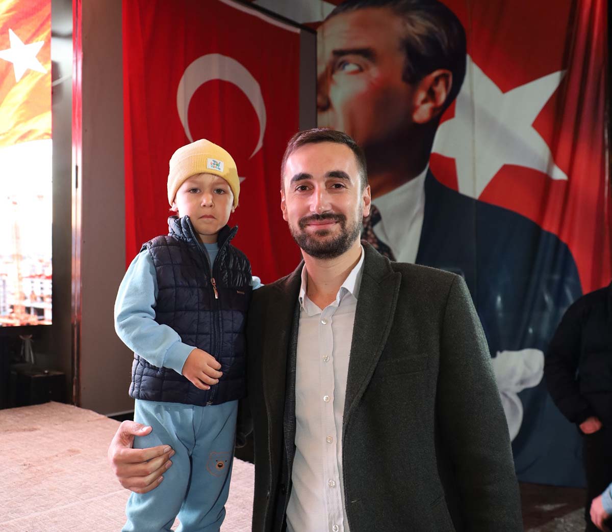 dramadan-kapikayaya-uzanan-cumhuriyet-sevgisi-nesilleri-bulusturdu-10.jpg