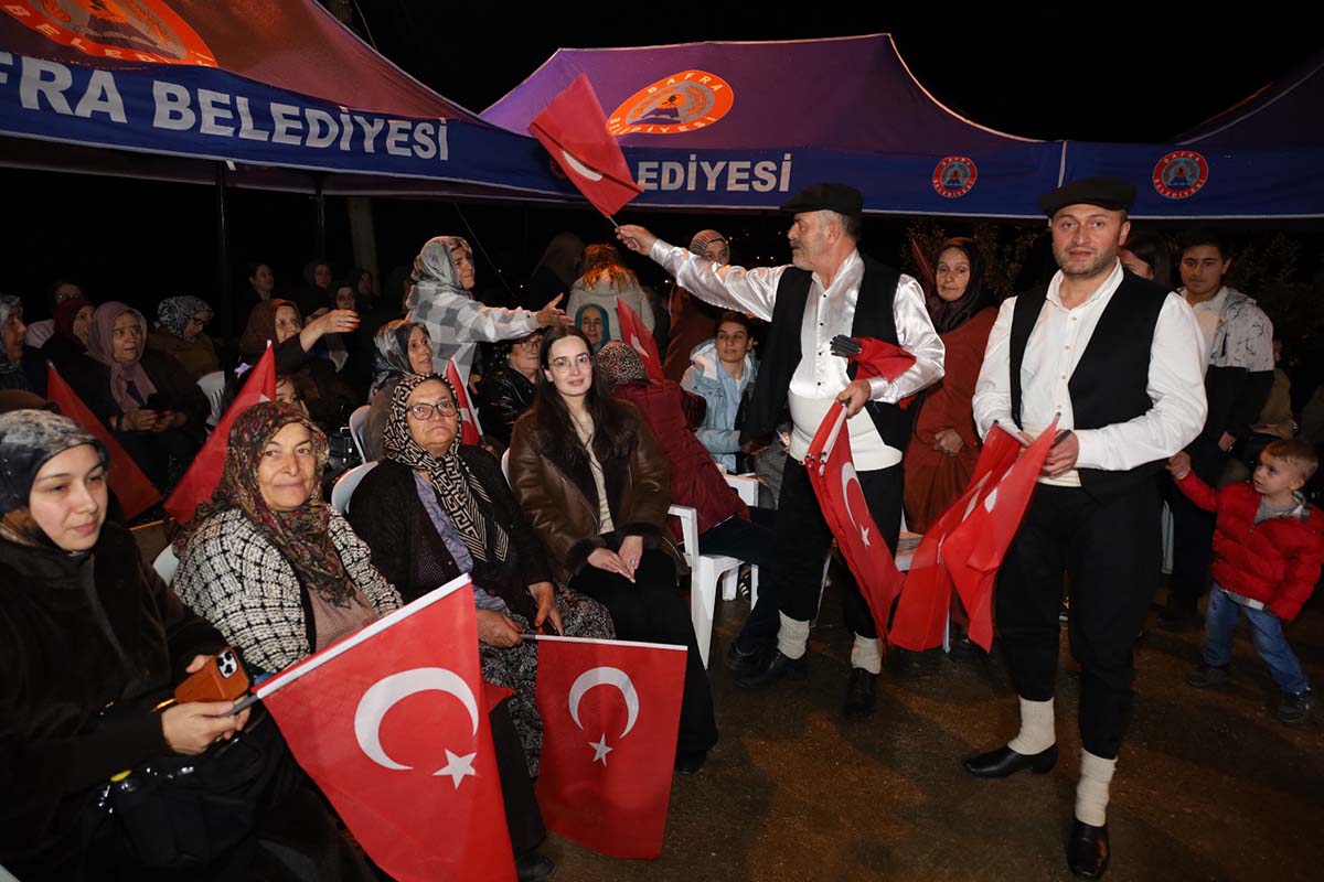 dramadan-kapikayaya-uzanan-cumhuriyet-sevgisi-nesilleri-bulusturdu-11.jpg
