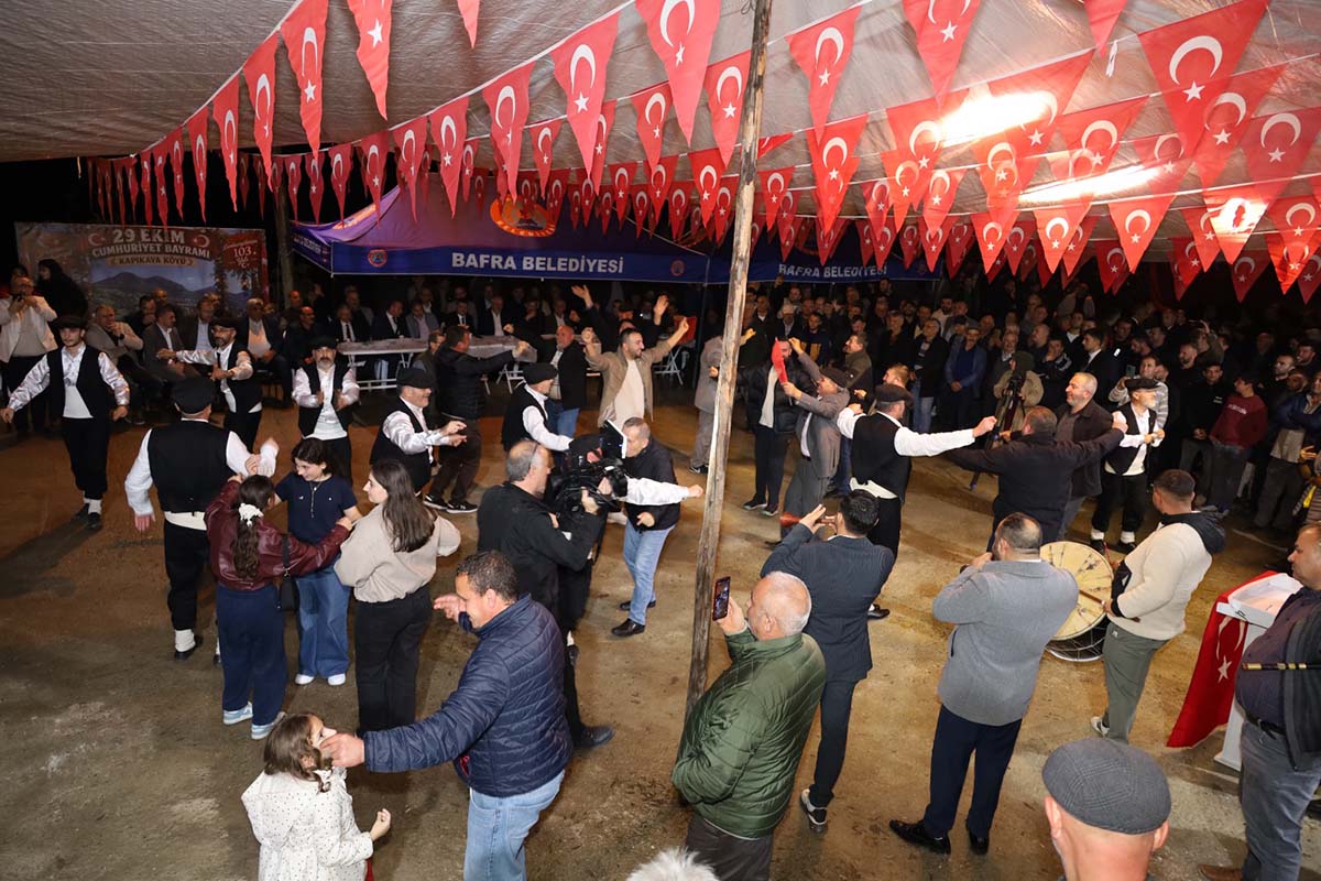 dramadan-kapikayaya-uzanan-cumhuriyet-sevgisi-nesilleri-bulusturdu-23.jpg