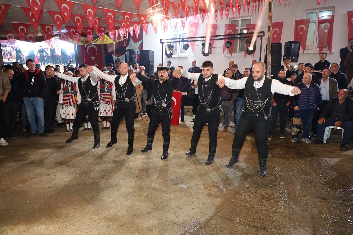 dramadan-kapikayaya-uzanan-cumhuriyet-sevgisi-nesilleri-bulusturdu-26.jpg