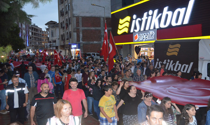 Bafra ülkü ocaklrı şehitler için yürüdü