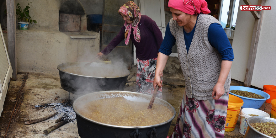 dutlari-matkapla-ezerek-pekmez-yapiyor.png