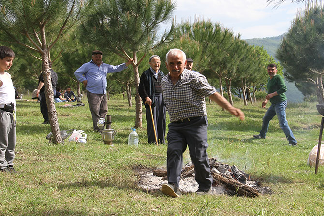 duzkoy-mahallesinde-hidirellez-kutlamasi-1.jpg