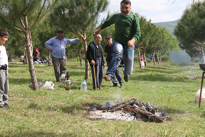 duzkoy-mahallesinde-hidirellez-kutlamasi.jpg