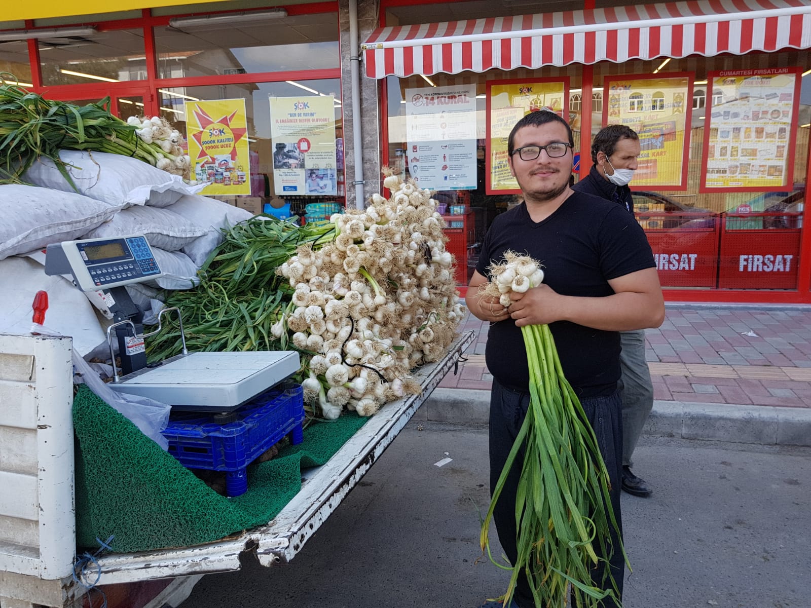 Genç Girişimciden Vatandaş Sarımsak'ı 10 TL' den Tüketecek