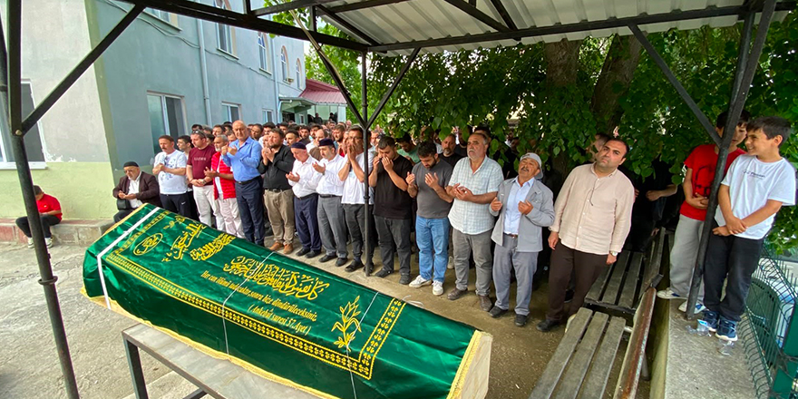 elektrik-faciasinda-hayatini-kaybeden-mustafa-inanc-defnedildi-2.jpg