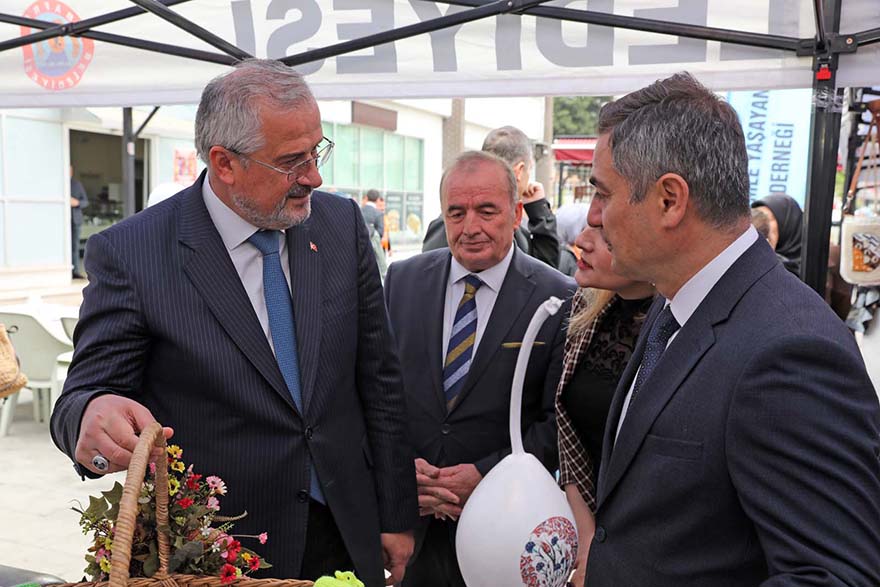 engelleri-sanatla-astilar-bafrada-anlamli-sergi-4.jpg