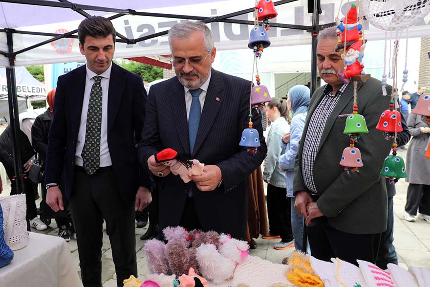 engelleri-sanatla-astilar-bafrada-anlamli-sergi1.jpg