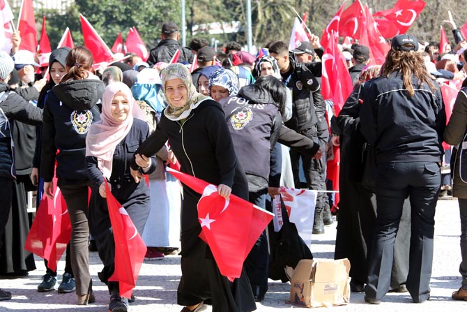 erdogan-kilicdaroglunun-kendisi-alevi-siyasi-partinin-basinda-neyi-eksik-2-_6423_dhaphoto9.jpg