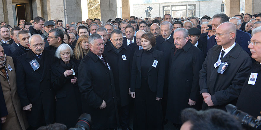 eski-chp-genel-baskani-deniz-baykal-icin-tbmmde-toren-duzenlendi-3.jpg