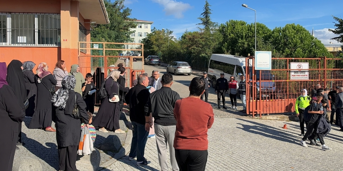 eski-okuluna-uniformayla-geldi-6-ogrenciyi-bicakladi-003.jpg