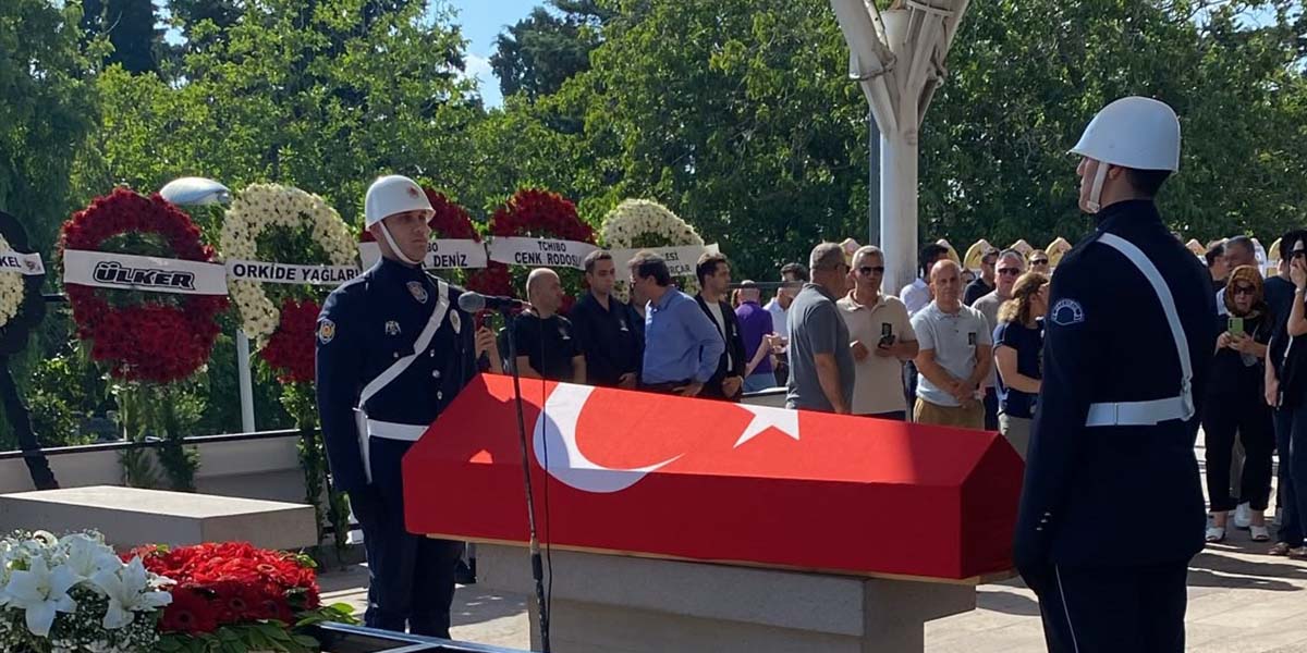 eski-rize-valisi-muharrem-bartin-istanbulda-dualarla-defnedildi-1.jpg