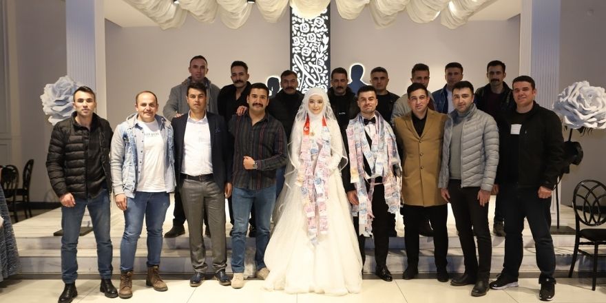 eslem-askin-degirmenci-mutluluk-dolu-yillara-yelken-actilar3.jpg