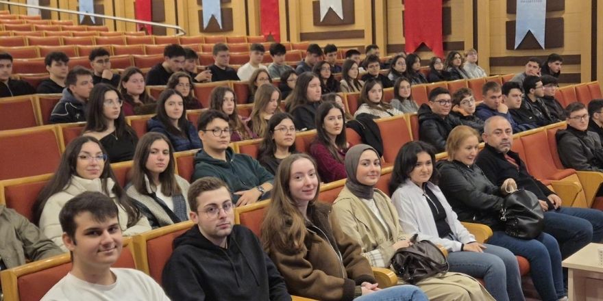 fen-lisesi-ogrencilerinden-istanbul-ve-ankara-universitelerine-tanitim-gezisi3.jpg