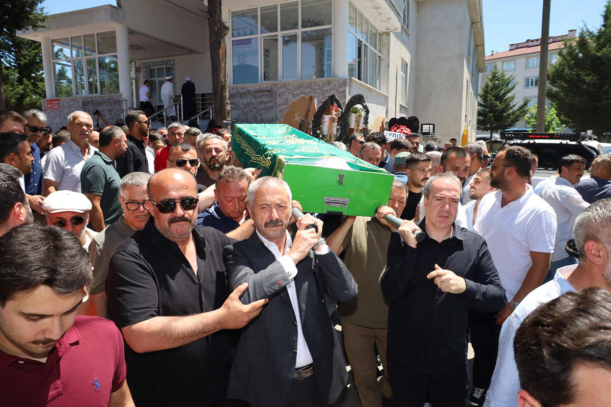 fethi-tunc-son-yolculuguna-ugurlandi-11.jpg