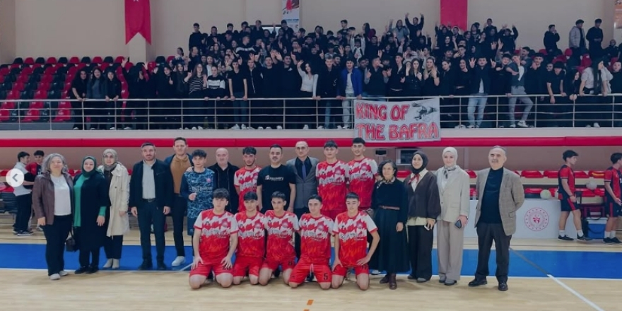 futsal-a-genc-takimi-3te-3-yaparak-samsunda-ilceyi-temsil-etme-hakki-kazandi-2.jpg