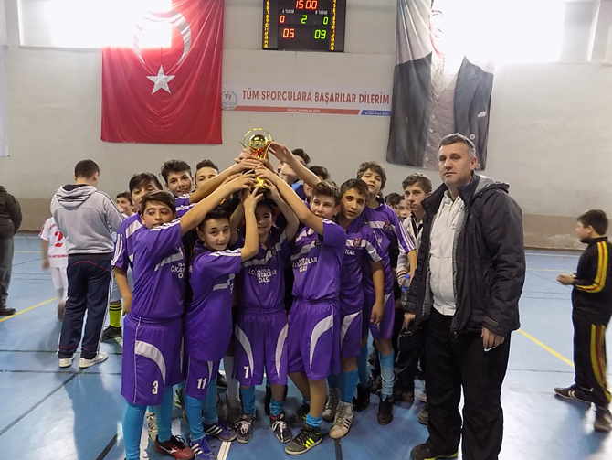 futsal-yildiz-erkekler-sampiyonu-nazmiye-demirel-ortaokulu-001.JPG