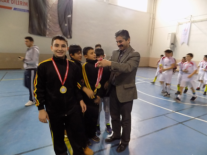 futsal-yildiz-erkekler-sampiyonu-nazmiye-demirel-ortaokulu-002.JPG