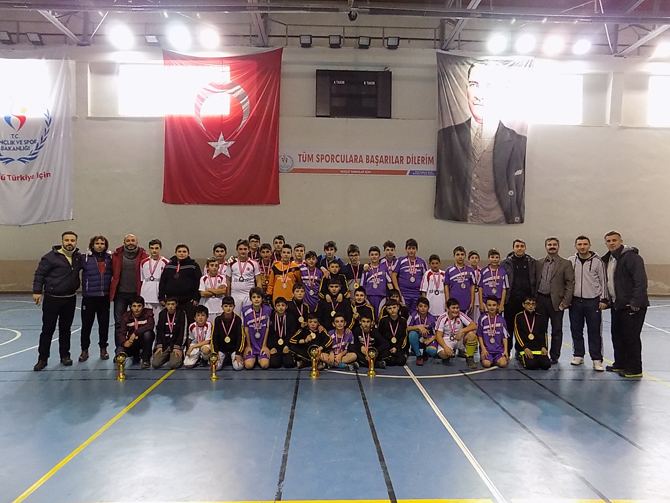 futsal-yildiz-erkekler-sampiyonu-nazmiye-demirel-ortaokulu-004.JPG