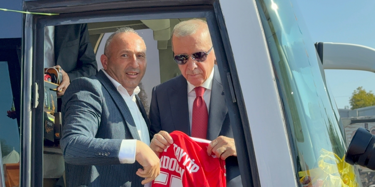 gelinle-damat-recep-tayyip-erdogani-karsilamaya-geldi-001.jpg