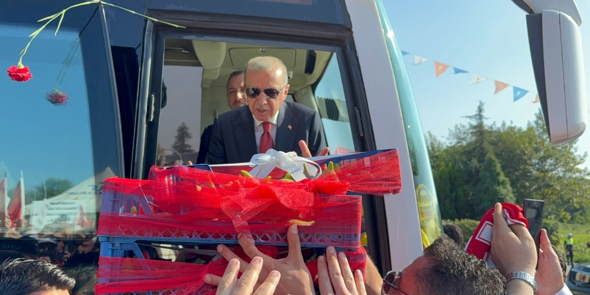 gelinle-damat-recep-tayyip-erdogani-karsilamaya-geldi-002.jpg